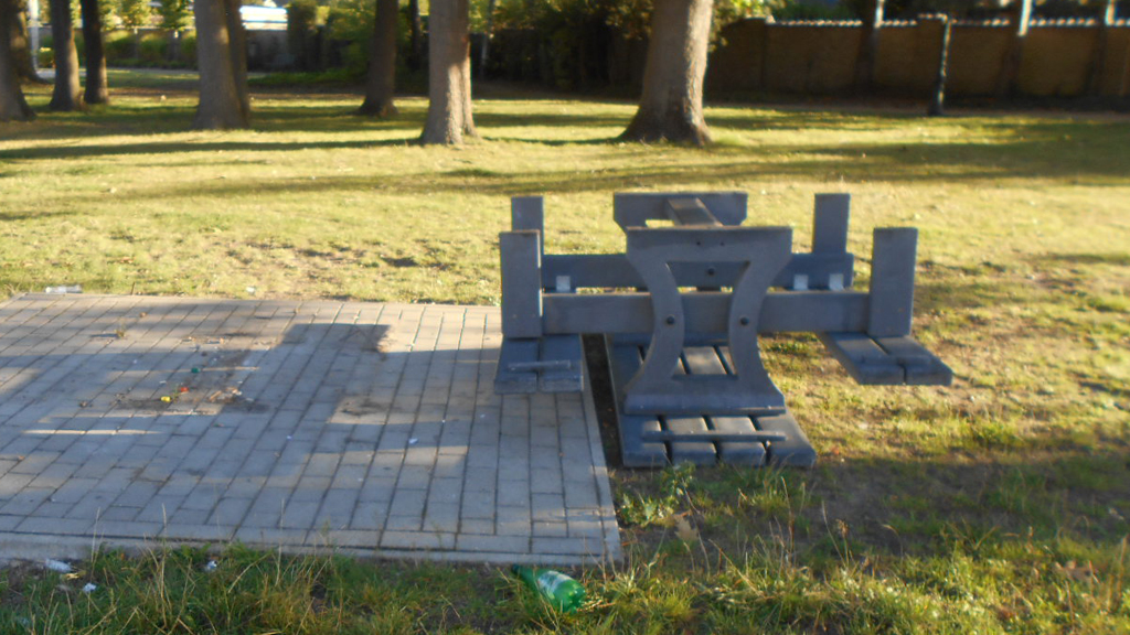 Vandalen oud gemeentehuis Putte gevat RTV