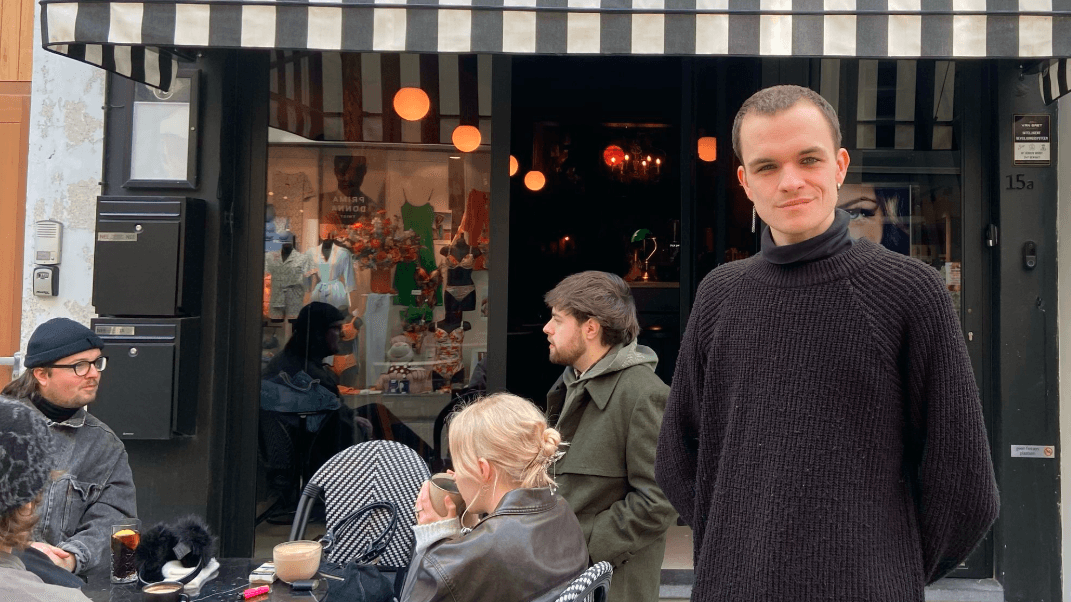 Arno opent belevingsbar "If You Like Black Cats" in Mechelen