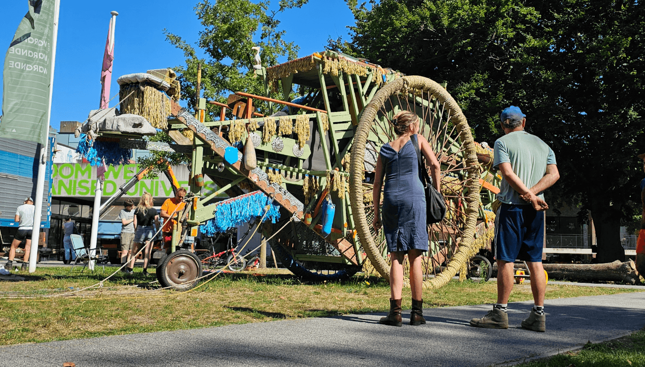 Landschip van kunstenaarscollectief Timecircus trekt door de Noorderkempen
