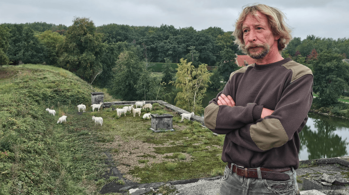 Geen 300 schapen maar 13 geiten grazen voor het eerst aan Fort van Kessel