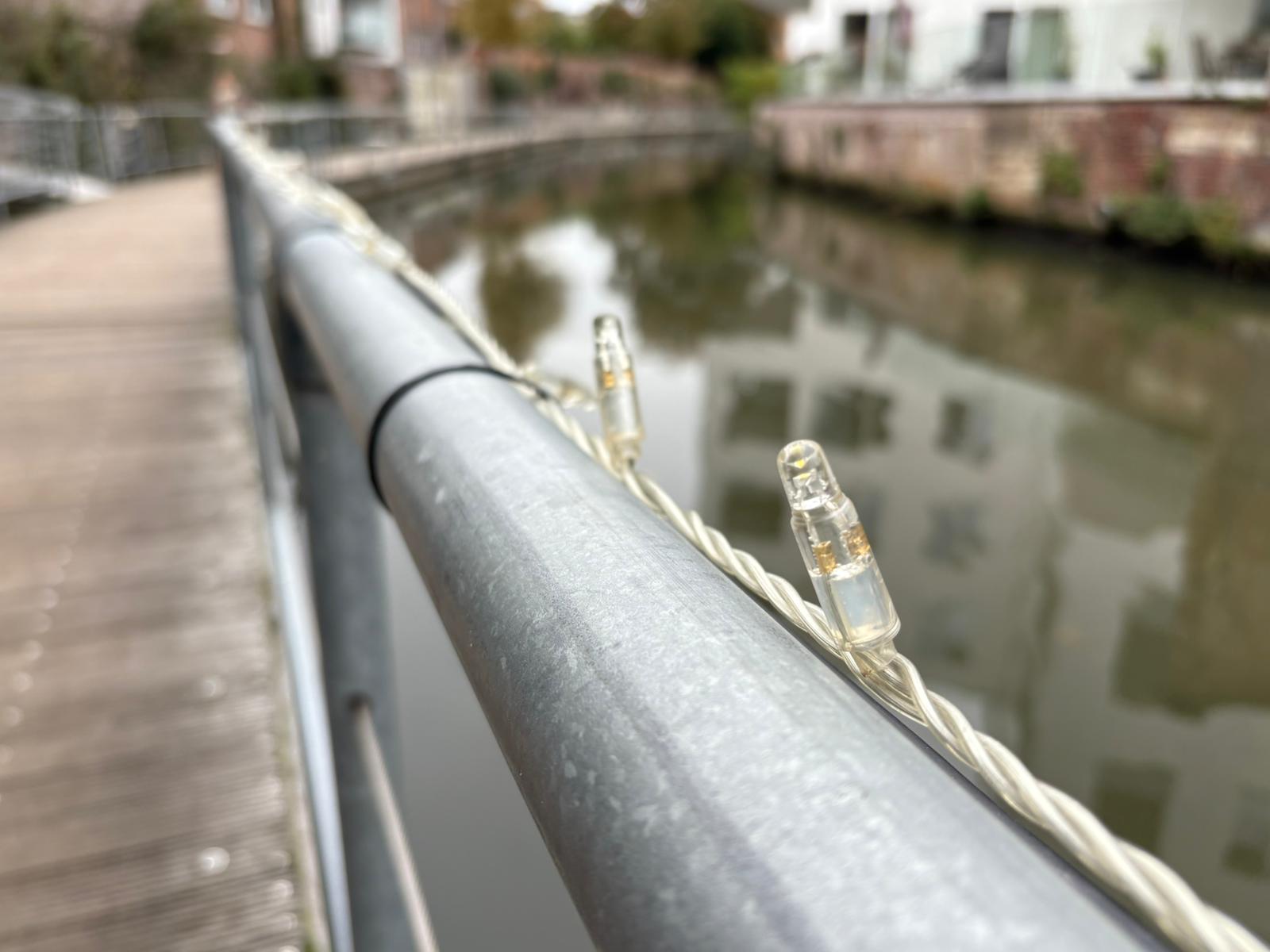 Mechelen hangt de kerstverlichting op maar op het aansteken is het nog even wachten