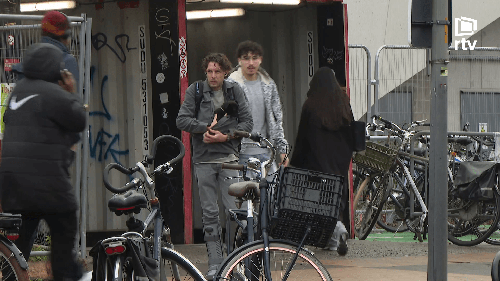 Nationale staking: vakbond deelt hamburgers uit aan station Mechelen