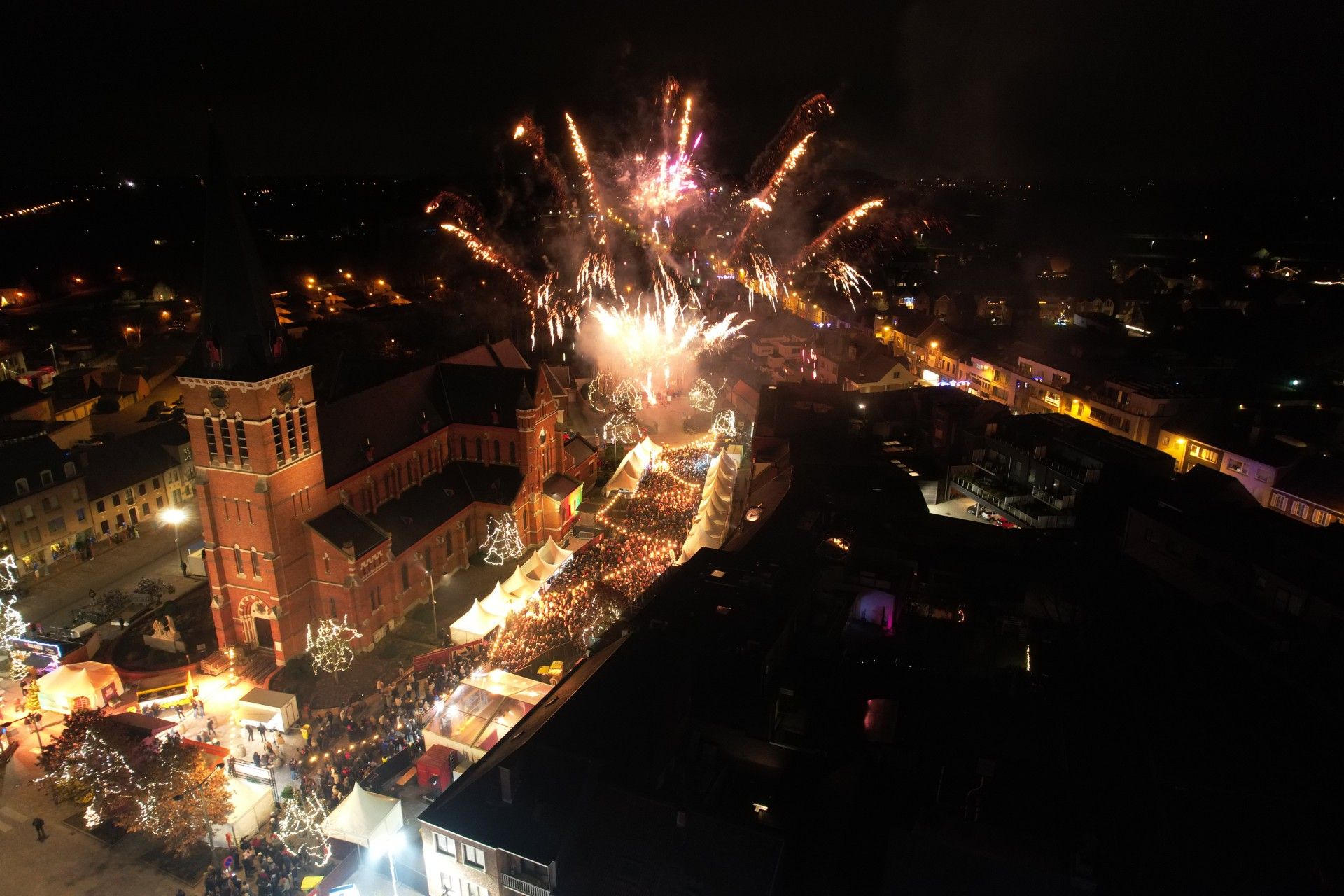 Jongeren vuren vuurwerk af richting brandweer en politie in Mechelen