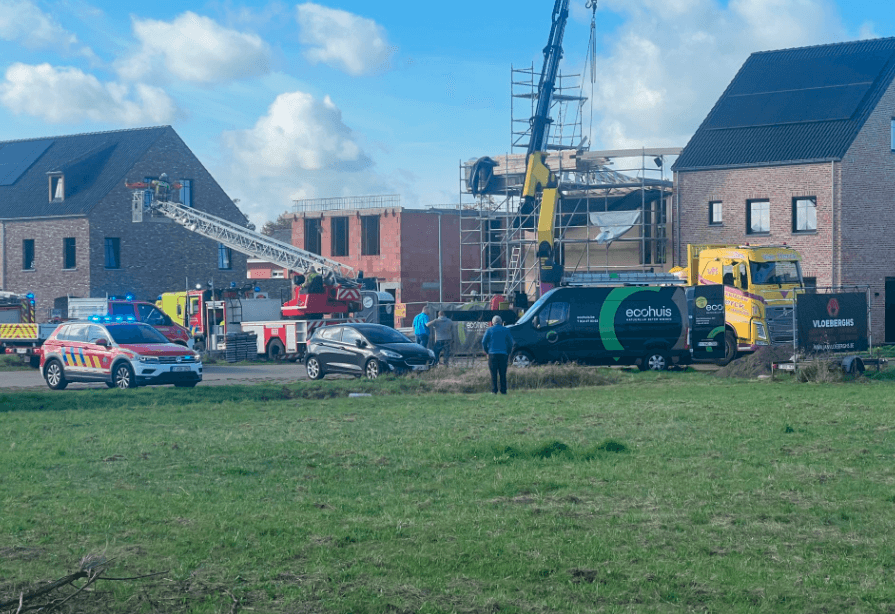 Bouwvakker gewond nadat houten balken naar beneden donderen in Herenthout