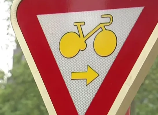 Verkeersbord B22 Fietsers mogen rechtsaf slaan Verkeersbord B22 Fietsers mogen rechtsaf slaan