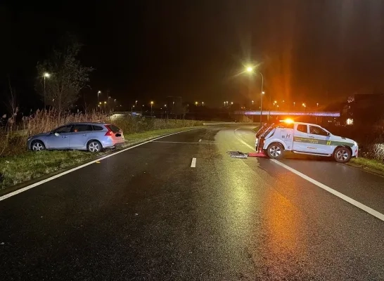 auto in gracht politiecontrole politie Rivierenland