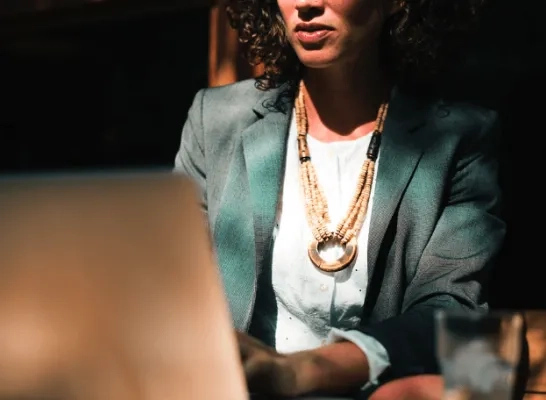 vrouw computer rechtenvrij vrouw computer rechtenvrij