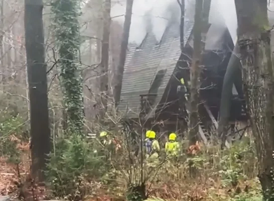 Brand boomhut Treelodge Retie Brand boomhut Treelodge Retie