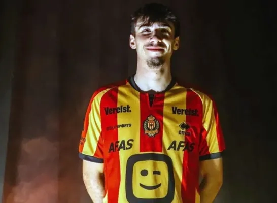 KV Mechelen strikt Keano ‘Kiki’ Vanrafelghem KV Mechelen strikt Keano ‘Kiki’ Vanrafelghem