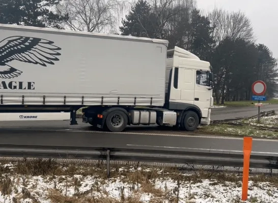 vrachtwagen op oprit peter vanderveken vrachtwagen op oprit peter vanderveken