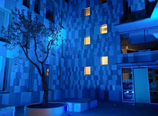 Administratief centrum Willebroek verlicht voor Zeldzame ziektendag Administratief centrum Willebroek verlicht voor Zeldzame ziektendag