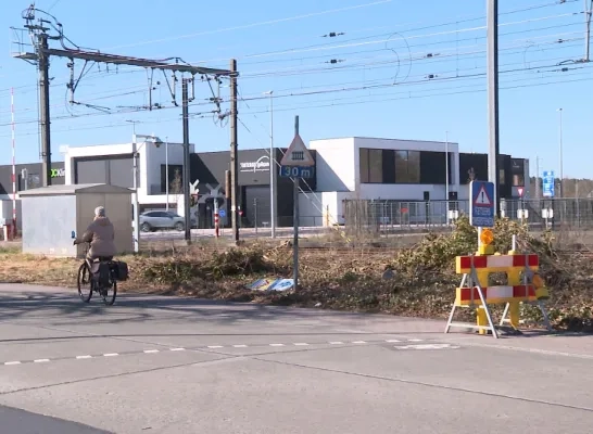 Apollonialaan overweg fietspad gevaarlijk