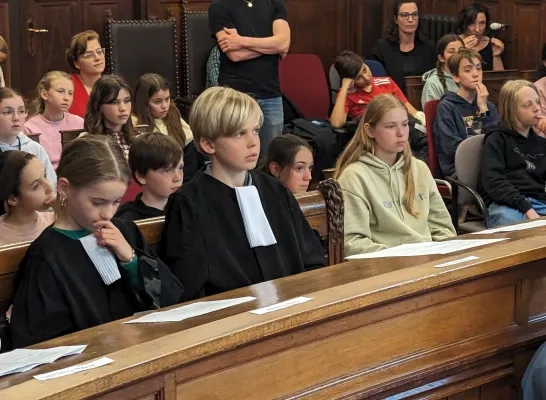 leerlingen De Esdoorn rechtbank Mechelen Hombeek