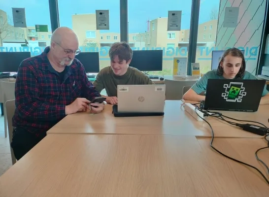 digihelpers leerlingen Sint Maria Geel