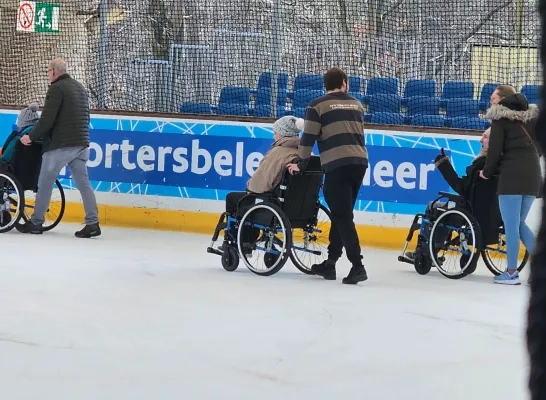 Ook de senioren genieten een laatste keer van de Herentalse schaatsbaan