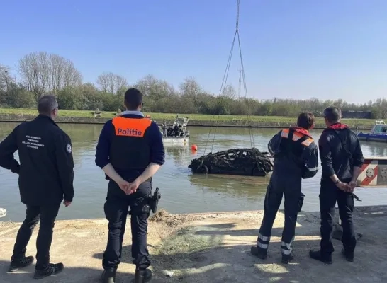 Zoekactie in Zeekanaal 