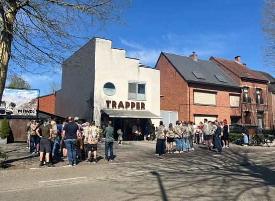 Eerbetoon aan Trapper-winkel door scouts en gidsen