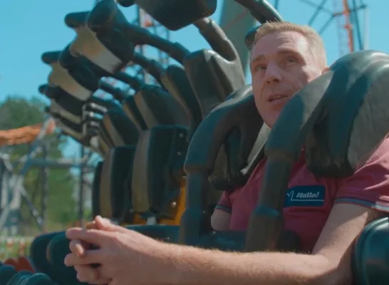 Bart is rollercoaster-operator bij Bobbejaanland