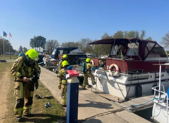 jacht boot schip chemische geur jachthaven Herentals brandweer