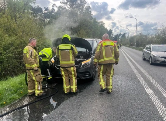 brandende wagen oprit E313 Grobbendonk brandende wagen oprit E313 Grobbendonk