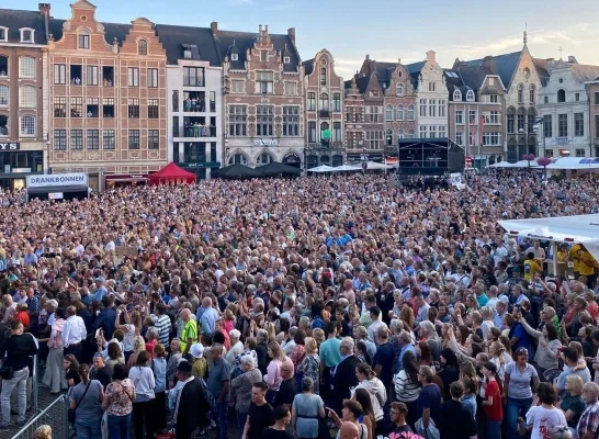 Lier Centraal met volle Grote Markt