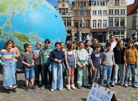 Kinderen bij actie Grootouders voor het Klimaat op de Grote Markt in Mechelen Kinderen bij actie Grootouders voor het Klimaat op de Grote Markt in Mechelen