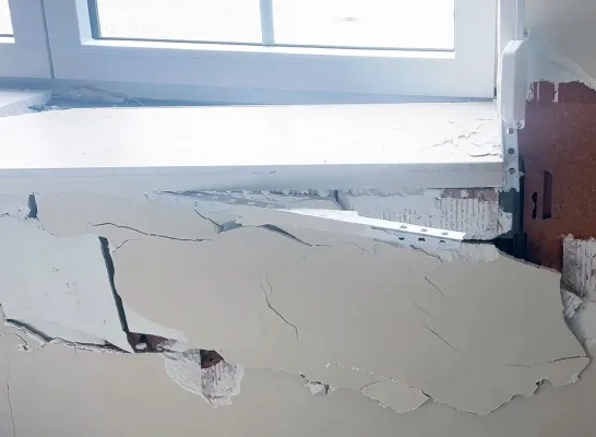Auto tegen gevel Mol, Ezaart