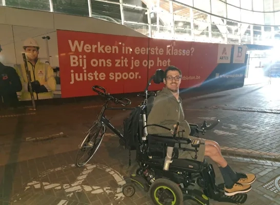 jongen raakt pas na uren thuis met door NMBS bestelde taxi