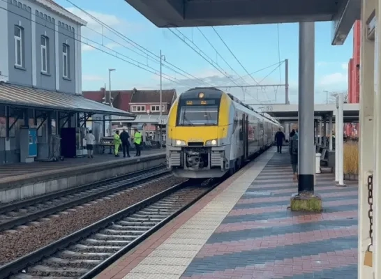 spooroverweg station Geel