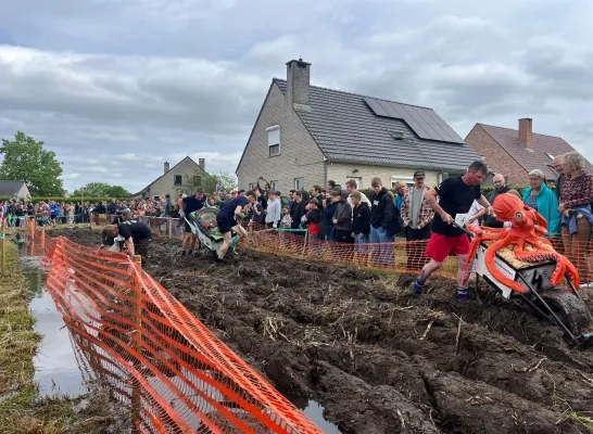Potjerkruiwagenkoers trekt weer door Ramsel