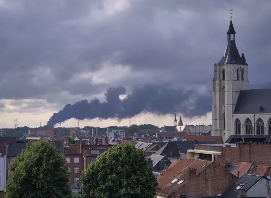 De rook was tot in Mechelen te zien