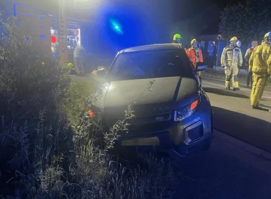 auto in gracht Olen dronken bestuurder auto in gracht Olen dronken bestuurder