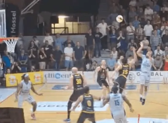 Kangoeroes Mechelen-Oostende 1ste wedstrijd finale 77-76