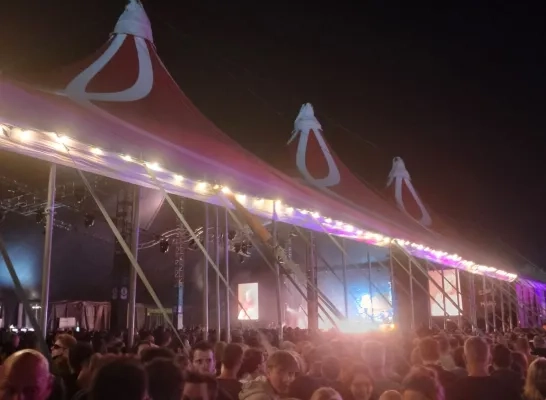 Goldband zet de tent op zijn kop