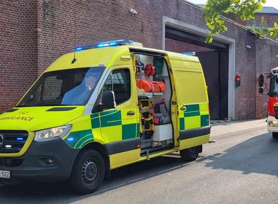 Ziekenwagen aan de gevangenis van Turnhout