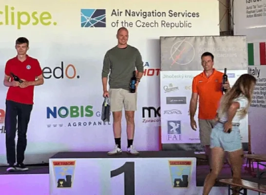 Jeroen Jennen wereldkampioen zweefvliegen podium Jeroen Jennen wereldkampioen zweefvliegen podium