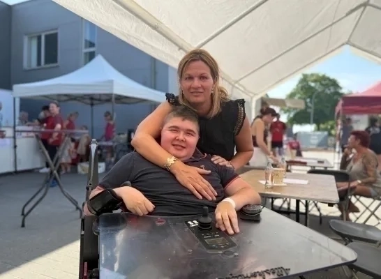 Droomreis voor Jonas met Duchenne: Disneyland wordt werkelijkheid dankzij steun!