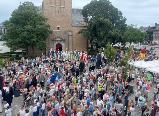 Reuzen trouwen in Turnhout