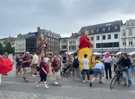 Reuzen trouwen in Turnhout