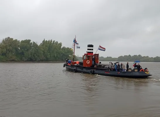 Stoomboot vaart tussen Baasrode en Sint-Amands Stoomboot vaart tussen Baasrode en Sint-Amands