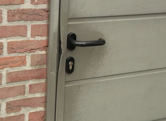 inbraak deur opengebroke inbraak deur opengebroke