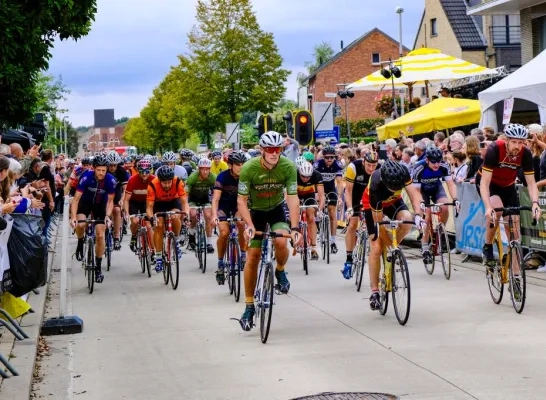 Retrokoers in Kessel