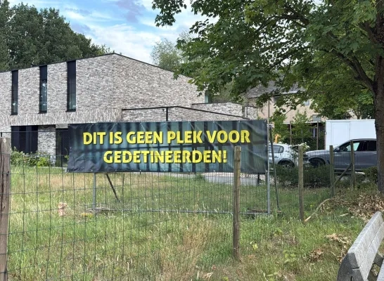 protest opening detentiehuis Olen