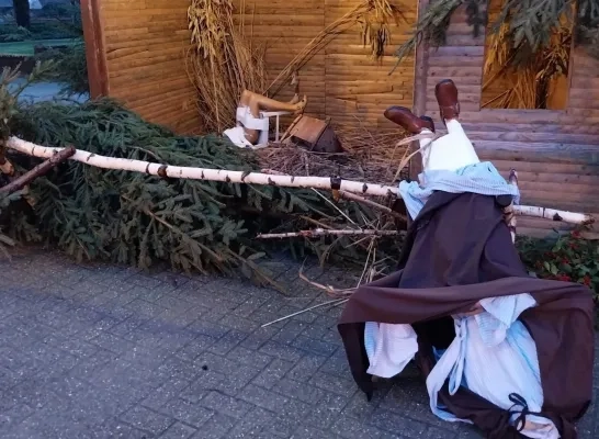 vernieling_kerststal_olen_-_foto_facebook.jpg