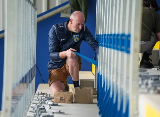 KVC Westerlo supporters bouwen mee aan tribune De West