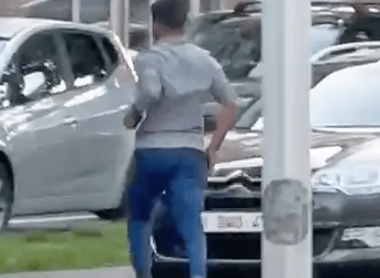 Dader steekpartij op de vlucht