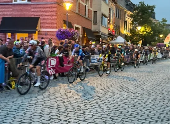 Renners onderweg tijdens HFF