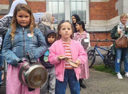 Pottenactie voor Gaza aan station Turnhout