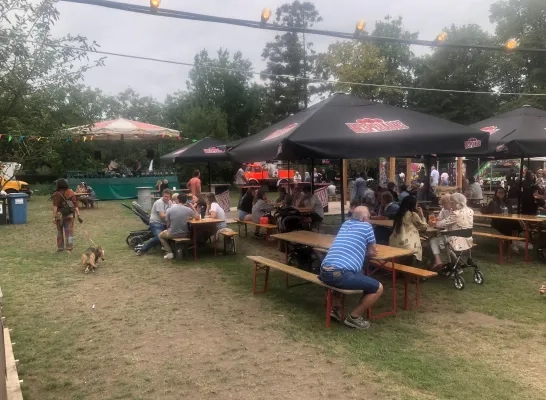 Kafé Kasserol draait op volle toeren aan de stadsparkvijver