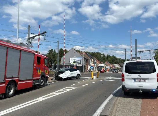 Geraakte auto door trein in Herentals
